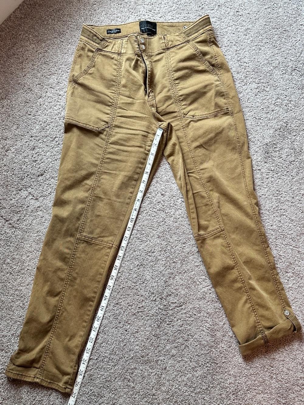 💕Beautiful Tan/Khaki WHBM Cargo Crop Straight Pants💕
